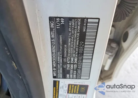 2017 Mercedes-Benz C 300 4Matic z USA, uszkodzony, nr VIN 55SWF4KB9HU198829